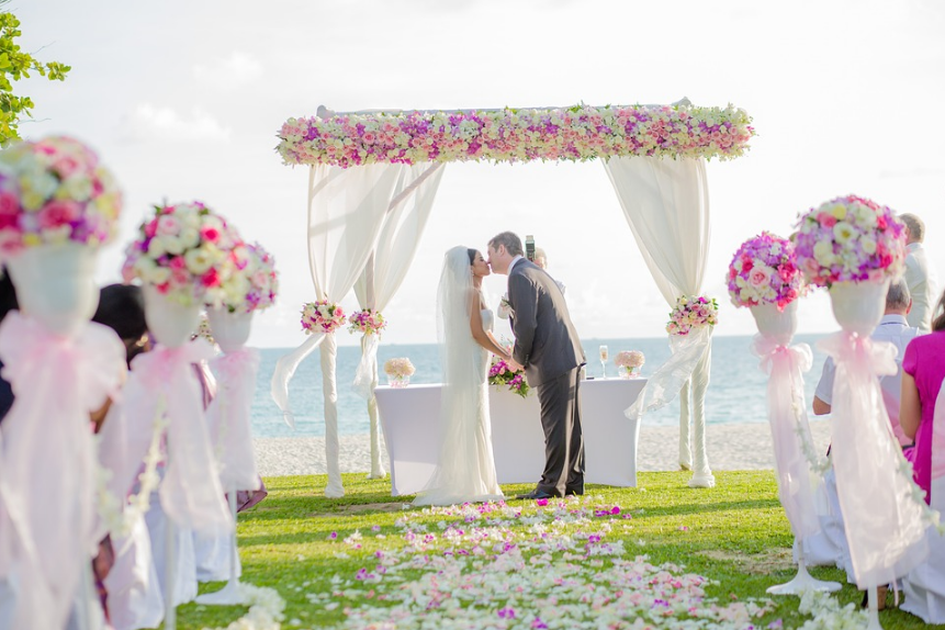 Planifier un mariage prestigieux sur une plage paradisiaque