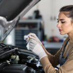 Jauge huile moteur : la méthode pour vérifier le niveau en toute sécurité